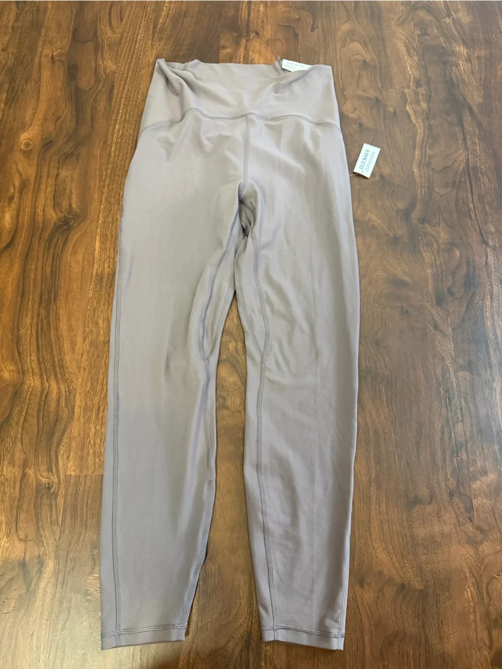 Old Navy Extra High Rise Powerlite 7/8 Leggings Mauve color.